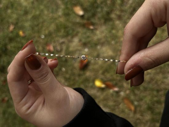 "Kelebek zincir tektaş parçalı bileklik, 0,78 gram olup Altın Bileklik modellerinden biridir. Ağırlığı ve zarif tasarımıyla stilinizi tamamlar