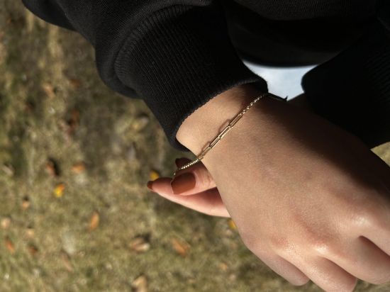 Doç & Ataç Bileklik, 0,92 gram ve özenli işçilikle Altın Bileklik’in günlük ve özel kullanıma uygun bir Goldium modelidir.