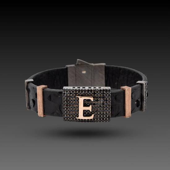 Erkek Flat Letter Bileklik, 1,02 gram ve özenli işçilikle Altın Erkek Bileklik’in günlük ve özel kullanıma uygun bir Goldium modelidir.