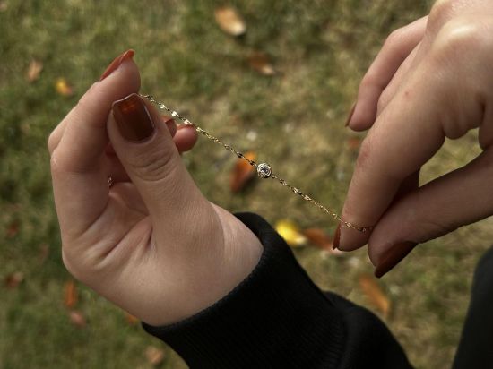 "Kelebek zincir tektaş parçalı bileklik, 0,78 gram olup Altın Bileklik modellerinden biridir. Ağırlığı ve zarif tasarımıyla stilinizi tamamlar