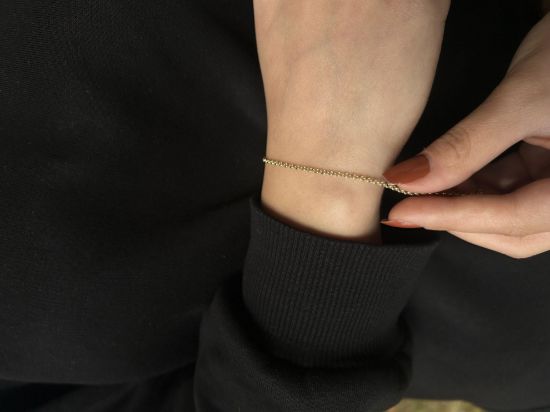 "Düz Doç zincir bileklik, 0,81 gram tasarımıyla Altın Bileklik kategorisinde, Goldium imzasıyla modern bir görünüm sunar
