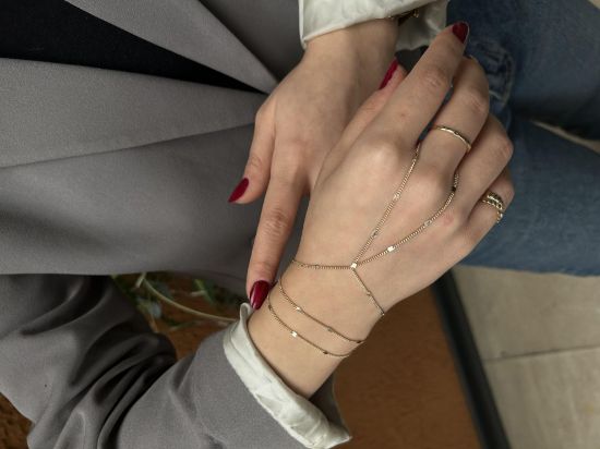 Altın Aynalı Zincirli Şahmeran, 4,38 gram ve özenli işçilikle Altın Şahmeran’in günlük ve özel kullanıma uygun bir Goldium modelidir.
