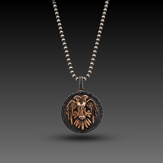 "Erkek Altın Eternal Sovereign Pendant Kolye, 2,4 gram tasarımıyla Altın Erkek Kolye kategorisinde, Goldium imzasıyla modern bir görünüm sunar