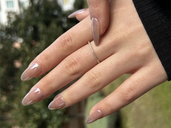 14 Ayar Altın Yarımtur Taşlı Yüzük, 0,91 gram ve özenli işçilikle Altın Minimal Yüzük’in günlük ve özel kullanıma uygun bir Goldium modelidir.
