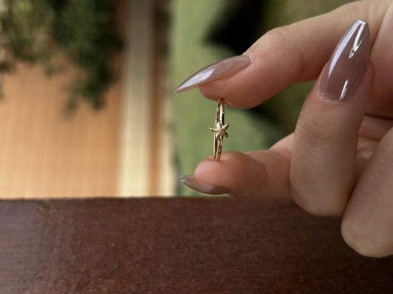 "14 Ayar Altın Deniz Yıldızı Yüzük, 0,85 gram, Goldium ustalığı ve Ebru Sever Türk'ün Favorileri modeli ile uzun ömürlü kullanım sağlar
