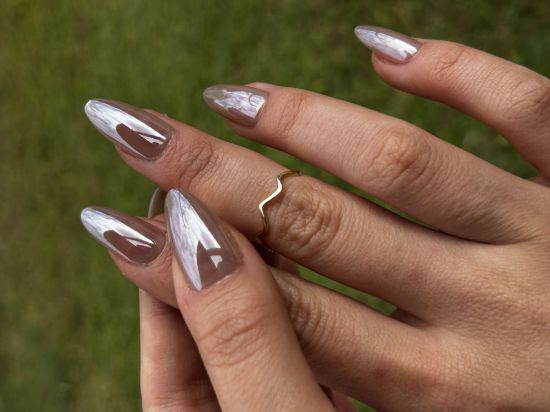 "14 Ayar Altın Dalgalı Yüzük, 0,75 gram, Goldium ustalığı ve Ebru Sever Türk'ün Favorileri modeli ile uzun ömürlü kullanım sağlar