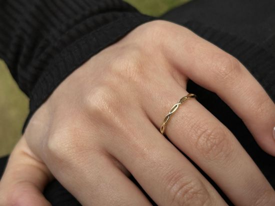 "14 Ayar Altın Minimal Tasarımlı Yüzük, 1,00 gram, Goldium ustalığı ve Altın Minimal Yüzük modeli ile uzun ömürlü kullanım sağlar